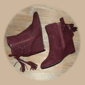 NWOB Charming Charlie Wedge Burgundy Boots, Women Size US 7
